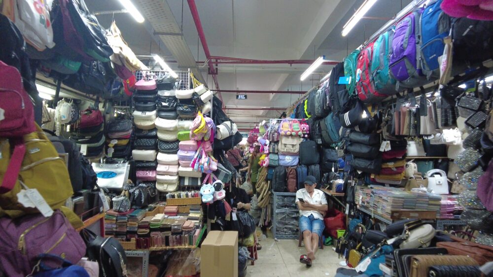 ビンタイ市場４